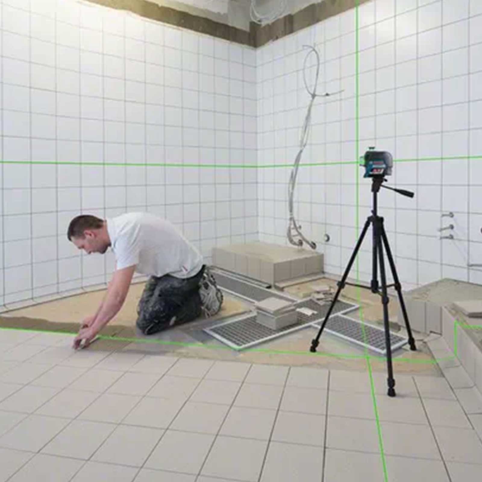 Bosch-GLL-3-80-CG-Professional-livella-laser-a-linee-con-L-Box-+-supporto-BM-1-ambientata Bosch GLL 3-80 CG Professional livella laser a linee con L-Box + supporto BM 1