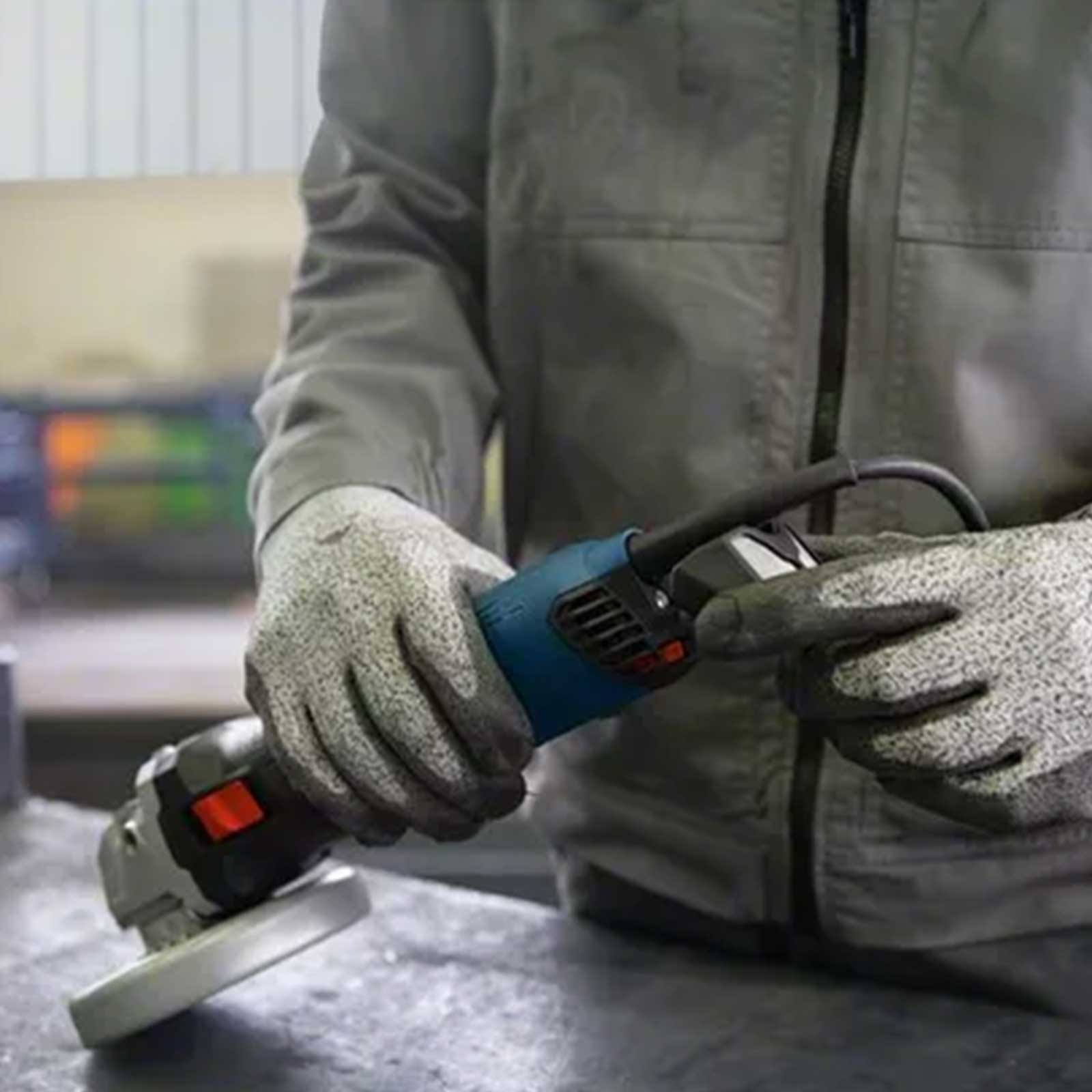 Bosch-GWS-17-125-Professional-Smerigliatrice-angolare-compatta-ambientata Bosch GWS 17-125 Professional Smerigliatrice angolare compatta