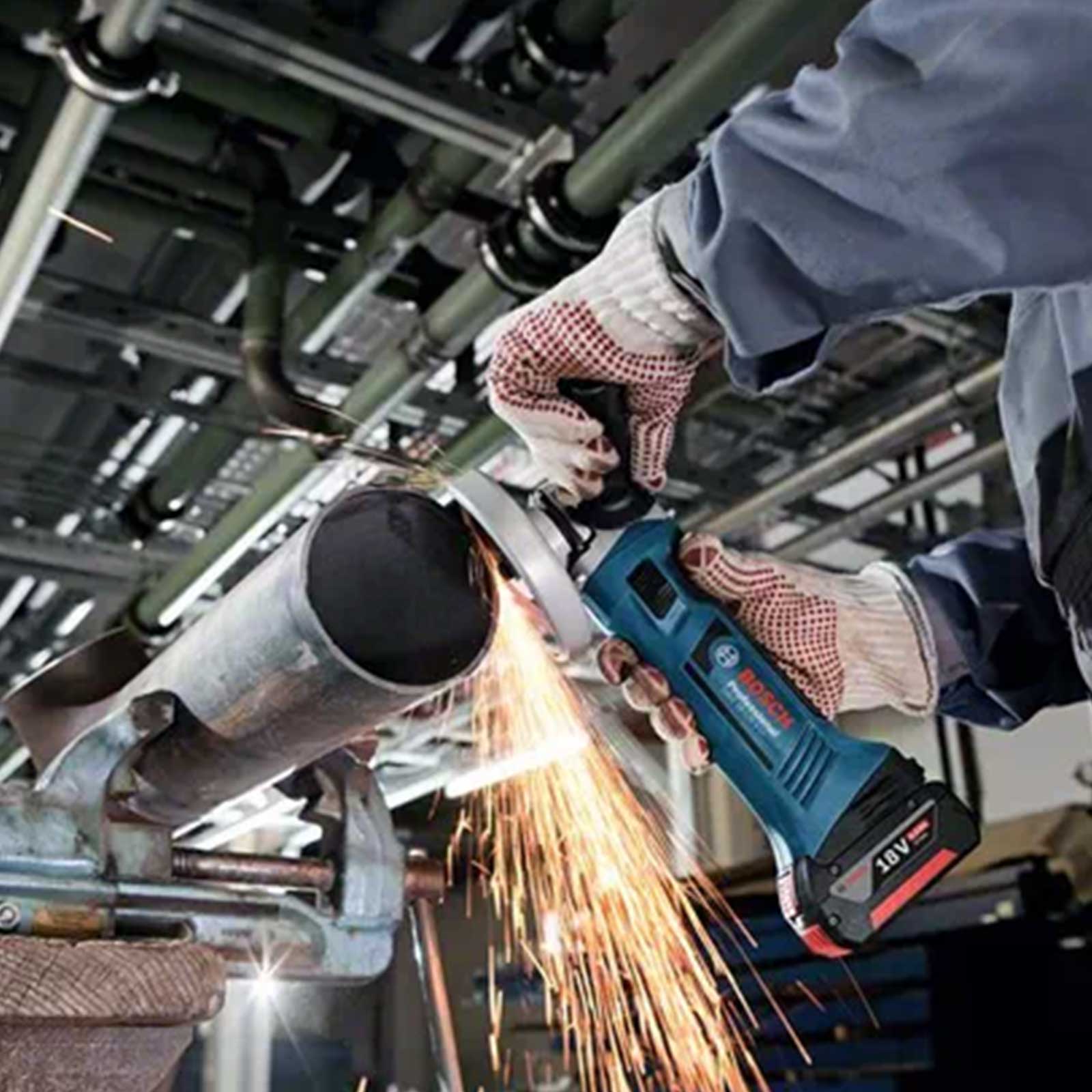 Bosch-GWS-18-125-V-LI-Professional-smerigliatrice-angolare-a-batteria-ambientata Bosch GWS 18-125 V-LI Professional smerigliatrice angolare a batteria